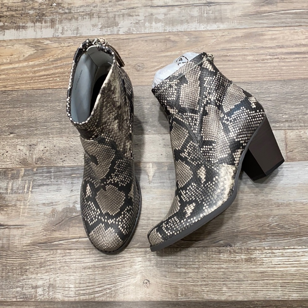 NWT • DV8 Jonah Stretch Bootie